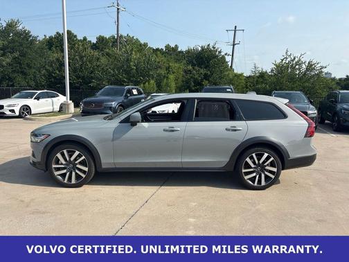 Vapour Grey Metallic 2025 Volvo V90 Cross Country B6 Ultra