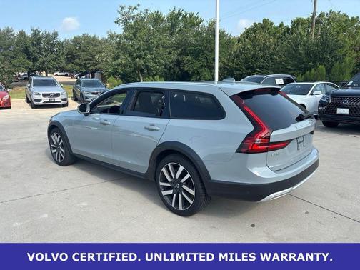 Vapour Grey Metallic 2025 Volvo V90 Cross Country B6 Ultra
