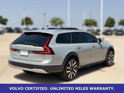 Vapour Grey Metallic 2025 Volvo V90 Cross Country B6 Ultra