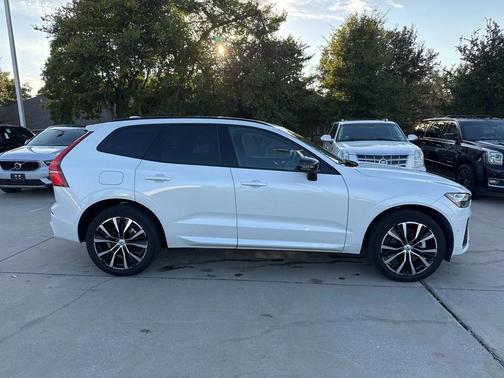 2025 Volvo XC60 B5 Plus
