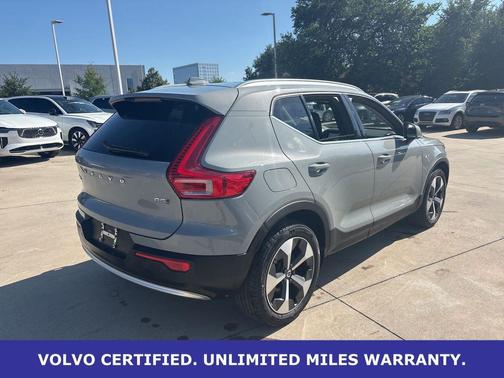 Vapour Gray Metallic 2025 Volvo XC40 B5 Plus Bright Theme