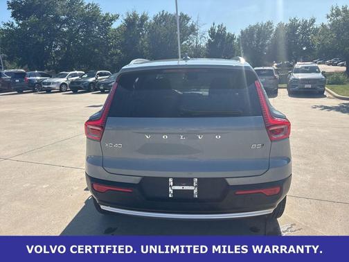 Vapour Gray Metallic 2025 Volvo XC40 B5 Plus Bright Theme