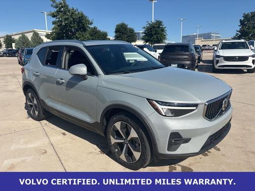 Vapour Gray Metallic 2025 Volvo XC40 B5 Plus Bright Theme