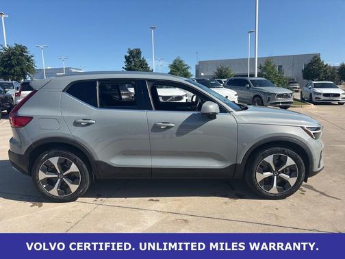 Vapour Gray Metallic 2025 Volvo XC40 B5 Plus Bright Theme