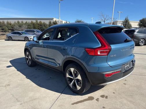 2025 Volvo XC40 B5 AWD
