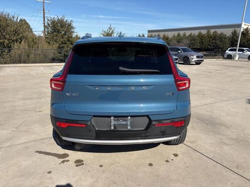 2025 Volvo XC40 B5 AWD