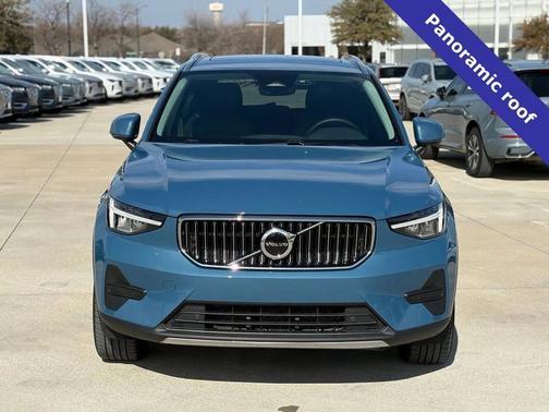 2025 Volvo XC40 B5 AWD