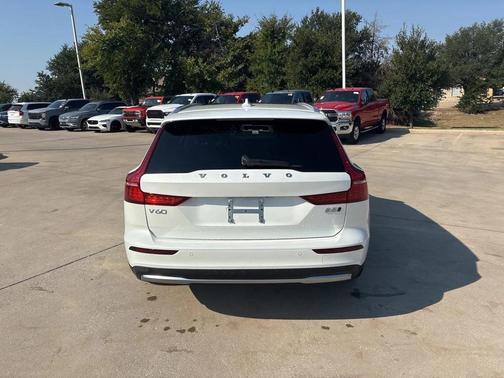 2025 Volvo V60 Cross Country B5 Plus