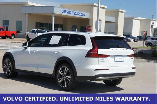2025 Volvo V60 Cross Country B5 Plus