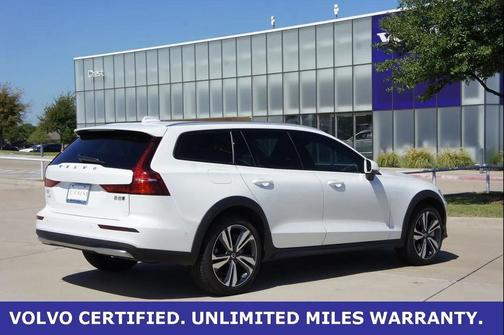 2025 Volvo V60 Cross Country B5 Plus