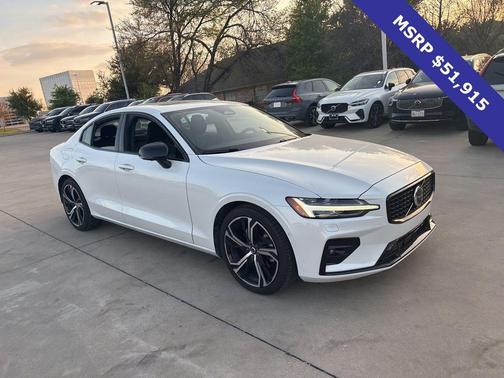 Crystal White Pearl 2025 Volvo S60 B5 Plus