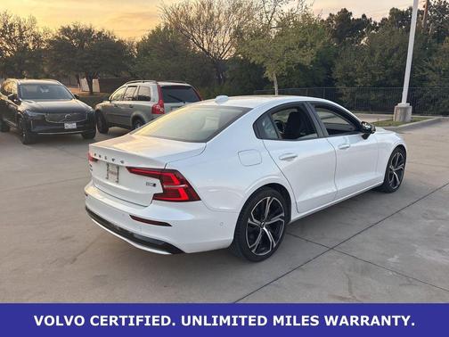 Crystal White Pearl 2025 Volvo S60 B5 Plus