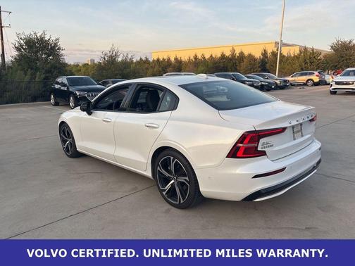 Crystal White Pearl 2025 Volvo S60 B5 Plus