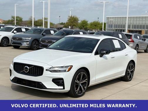 Crystal White Pearl 2025 Volvo S60 B5 Plus