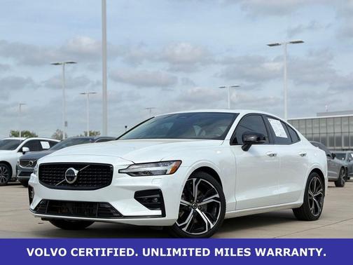 Crystal White Pearl 2025 Volvo S60 B5 Plus