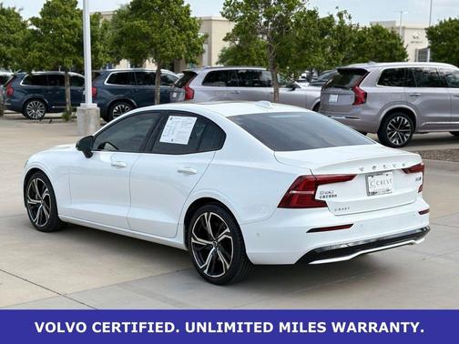 Crystal White Pearl 2025 Volvo S60 B5 Plus