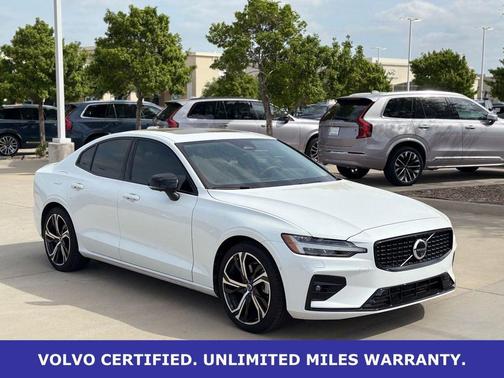 Crystal White Pearl 2025 Volvo S60 B5 Plus