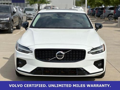 Crystal White Pearl 2025 Volvo S60 B5 Plus