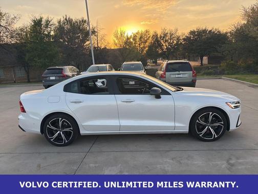 Crystal White Pearl 2025 Volvo S60 B5 Plus