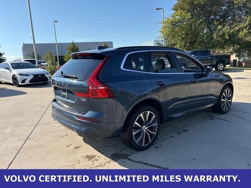 2022 Volvo XC60 B5 Momentum