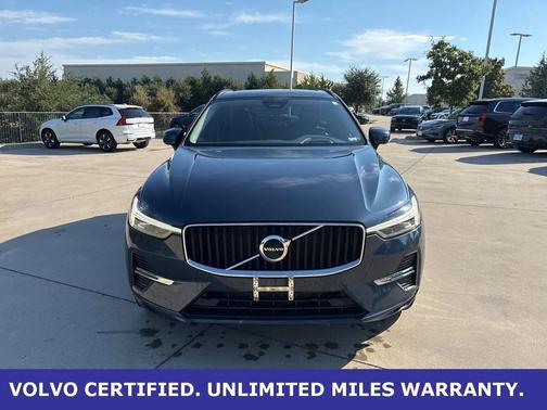 2022 Volvo XC60 B5 Momentum