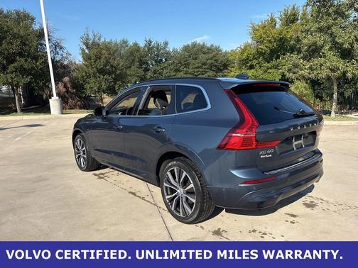 2022 Volvo XC60 B5 Momentum