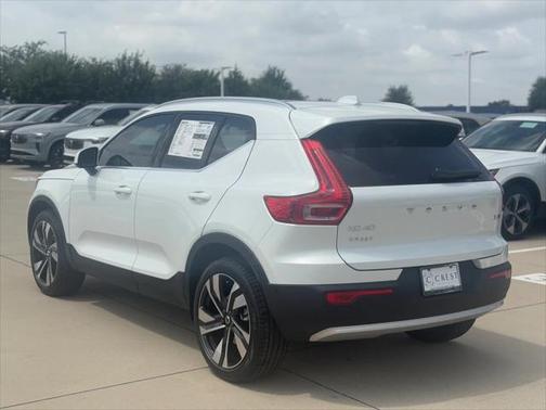 2025 Volvo XC40 B5 Plus Bright Theme