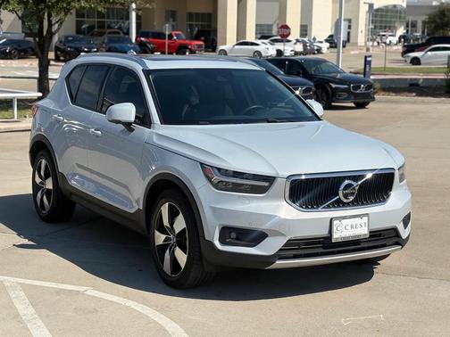 2020 Volvo XC40 T5 Momentum