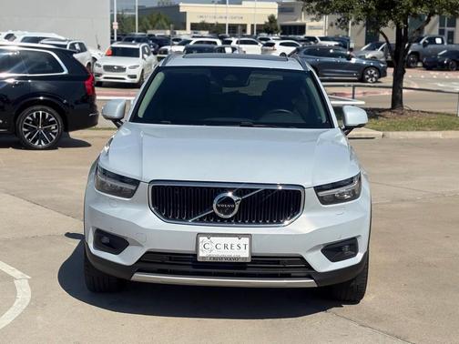 2020 Volvo XC40 T5 Momentum