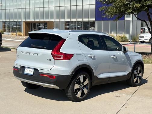 2020 Volvo XC40 T5 Momentum