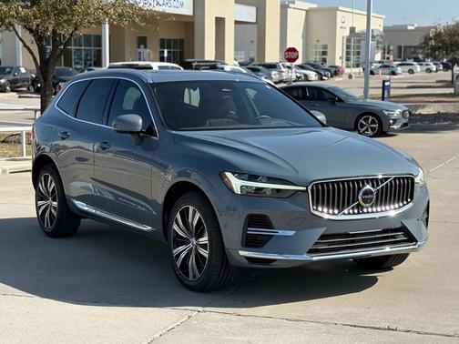 2023 Volvo XC60 Recharge Plug-In Hybrid T8 Plus Bright Theme