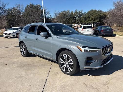 2023 Volvo XC60 Recharge Plug-In Hybrid T8 Plus Bright Theme