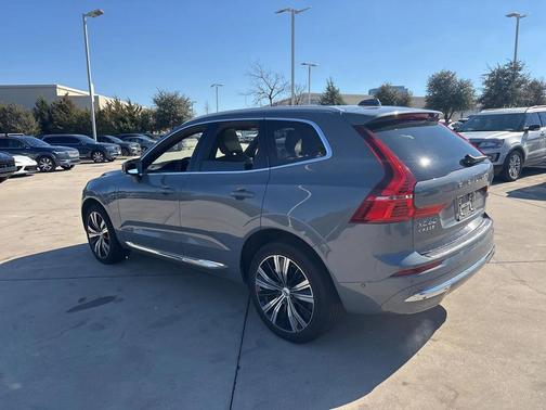 2023 Volvo XC60 Recharge Plug-In Hybrid T8 Plus Bright Theme