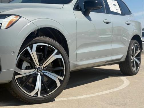 2025 Volvo XC60 B5 Ultra