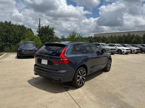 Denim Blue Metallic 2024 Volvo XC60 B5 Plus Dark Theme