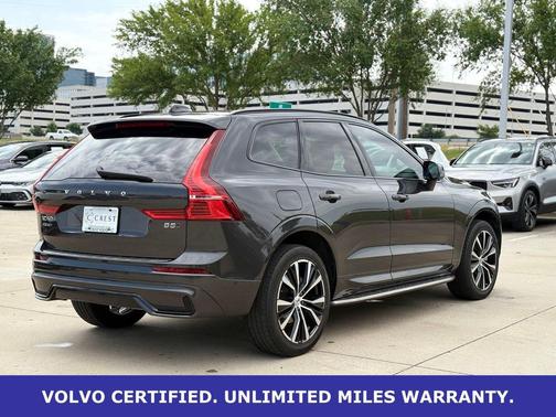 Platinum Gray Metallic 2024 Volvo XC60 B5 Plus Dark Theme