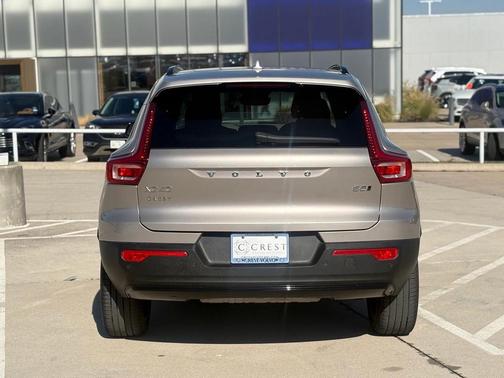 2023 Volvo XC40 B5 Plus Dark Theme