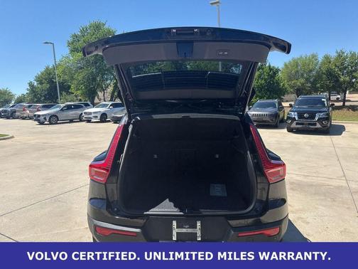 Onyx Black Metallic 2025 Volvo XC40 B5 AWD