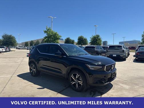 Onyx Black Metallic 2025 Volvo XC40 B5 AWD