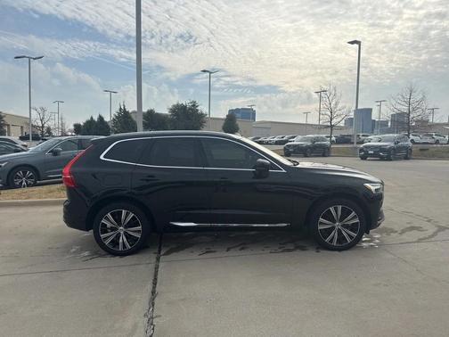 2023 Volvo XC60 B5 Plus Bright Theme