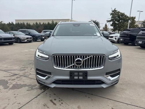 2025 Volvo XC90 B6 Plus 7-Seater