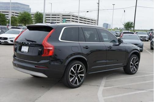 2022 Volvo XC90 T6 Momentum