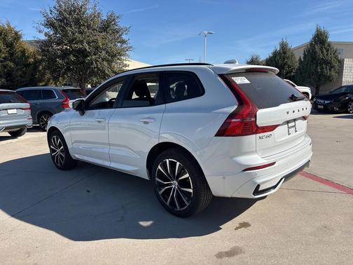 2025 Volvo XC60 B5 Plus