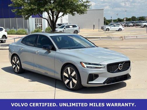 Vapour Gray Metallic 2024 Volvo S60 Recharge Plug-In Hybrid Ultimate