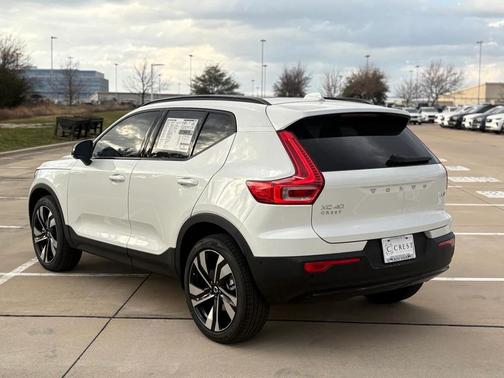 2026 Volvo XC40 B5 Ultra