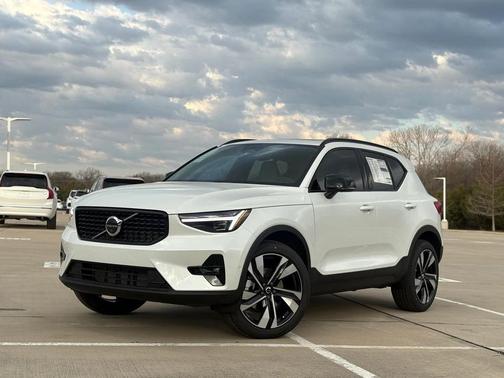 2026 Volvo XC40 B5 Ultra