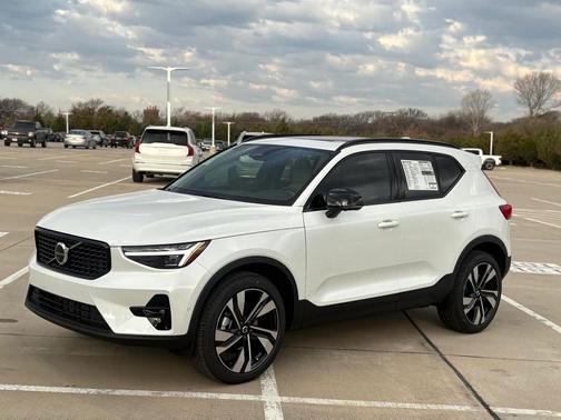 2026 Volvo XC40 B5 Ultra