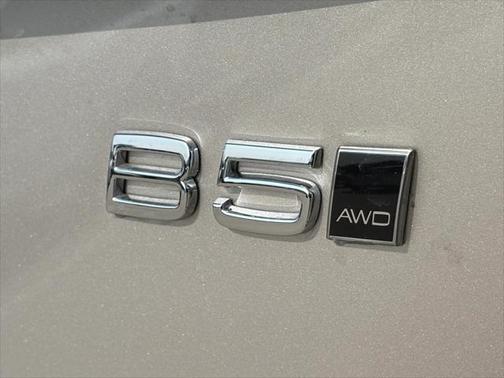 2025 Volvo XC90 B5 (2025.5) Core