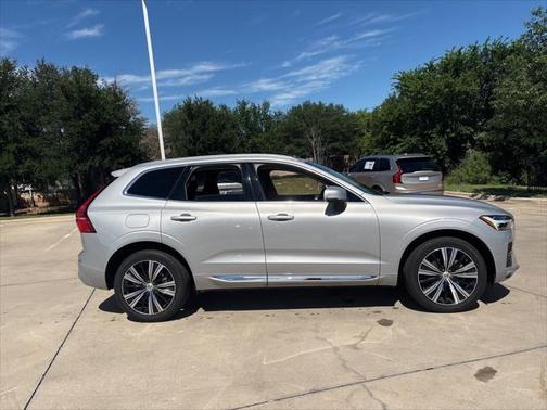 2023 Volvo XC60 B5 Plus Bright Theme