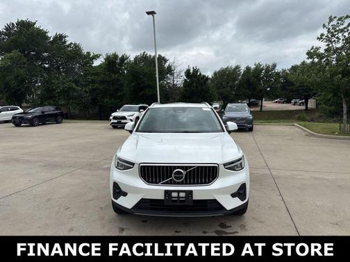 Crystal White Pearl 2025 Volvo XC40 B5 Plus Bright Theme